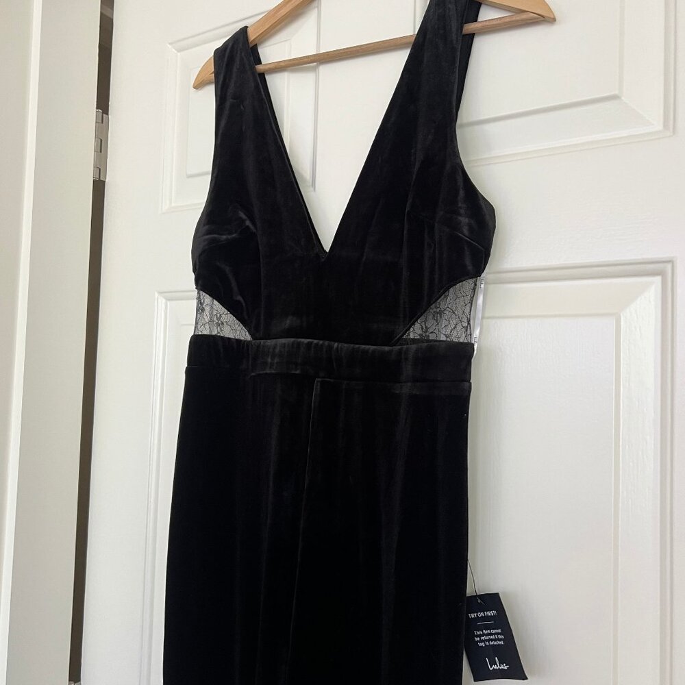 Lulus Black Velvet Wide Leg Jumpsuit Lace Back V‎ Neck Size M NWT - Picture 5 of 9